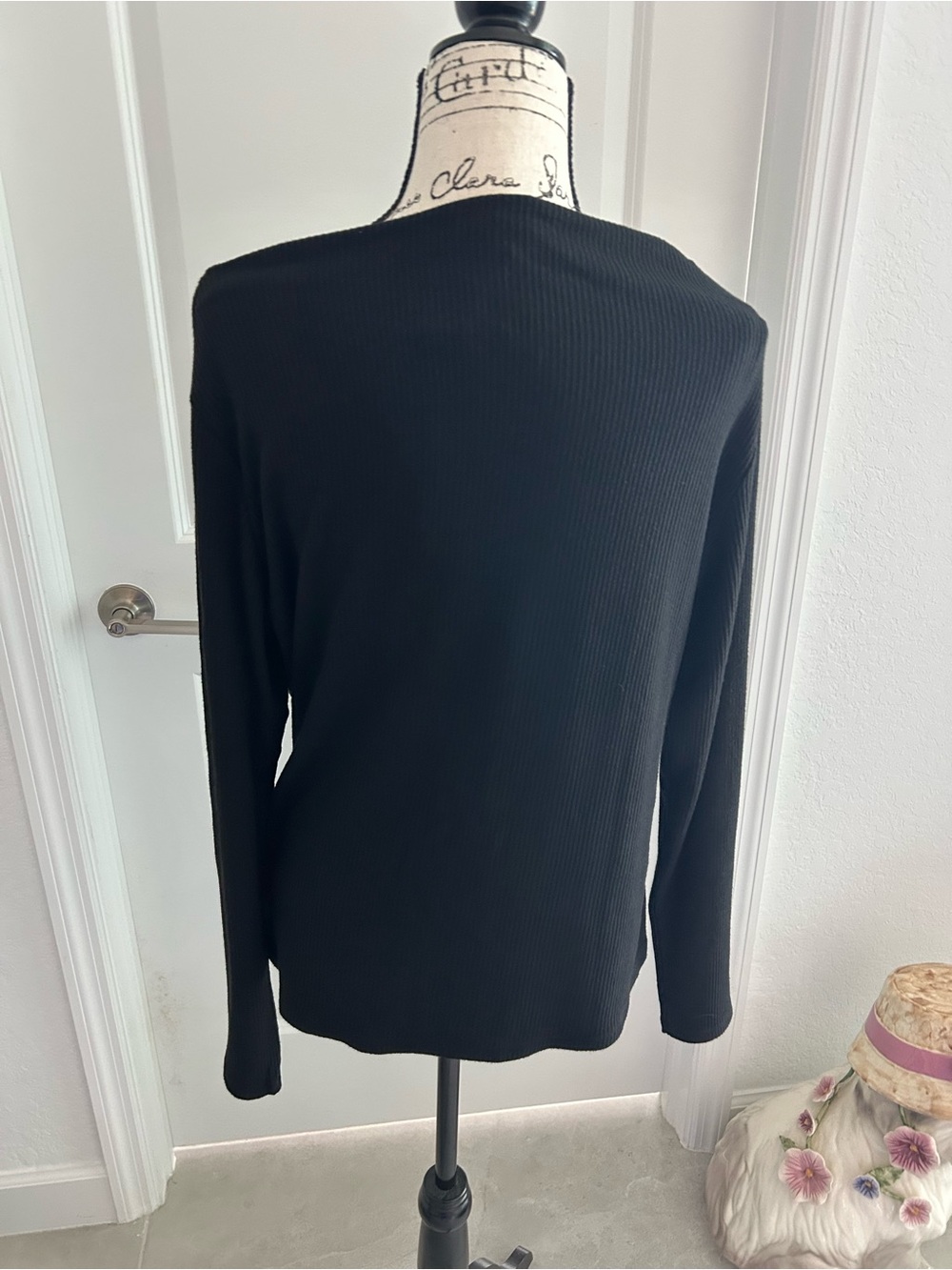 Banana Republic Black Ribbed Long-Sleeve Women's Top - Picture 3 of 8
